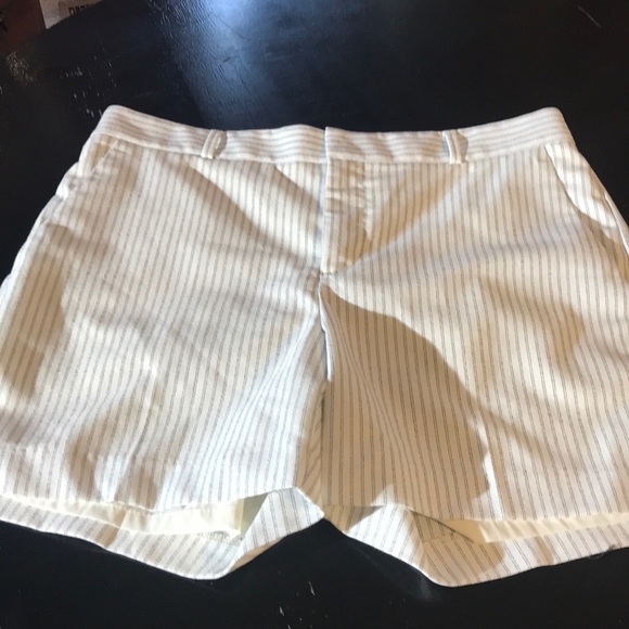 Banana Republic Pants - Looks Good 6 Banana Republic Striped Shorts 🌟